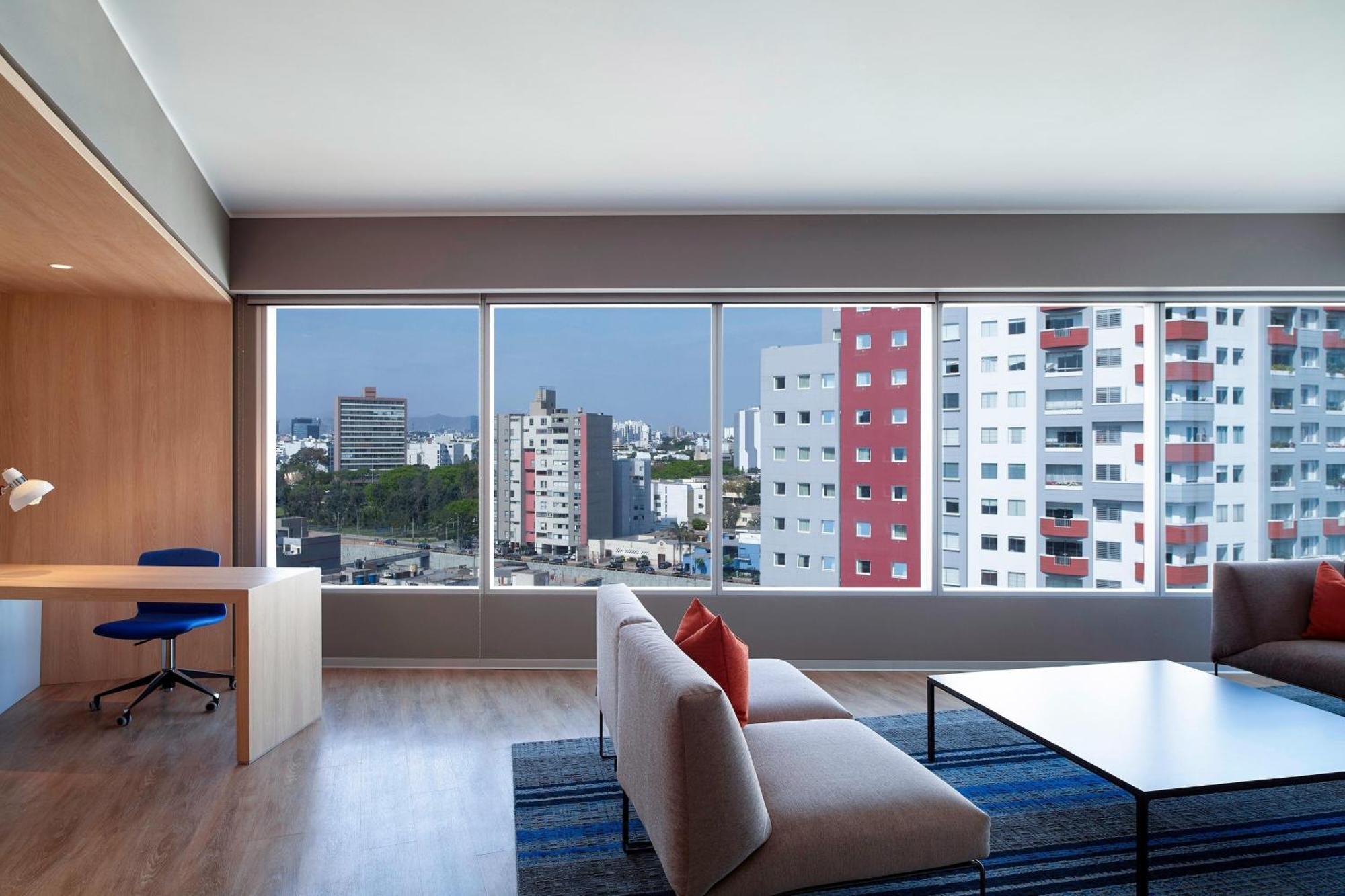 Aloft Miraflores 4*