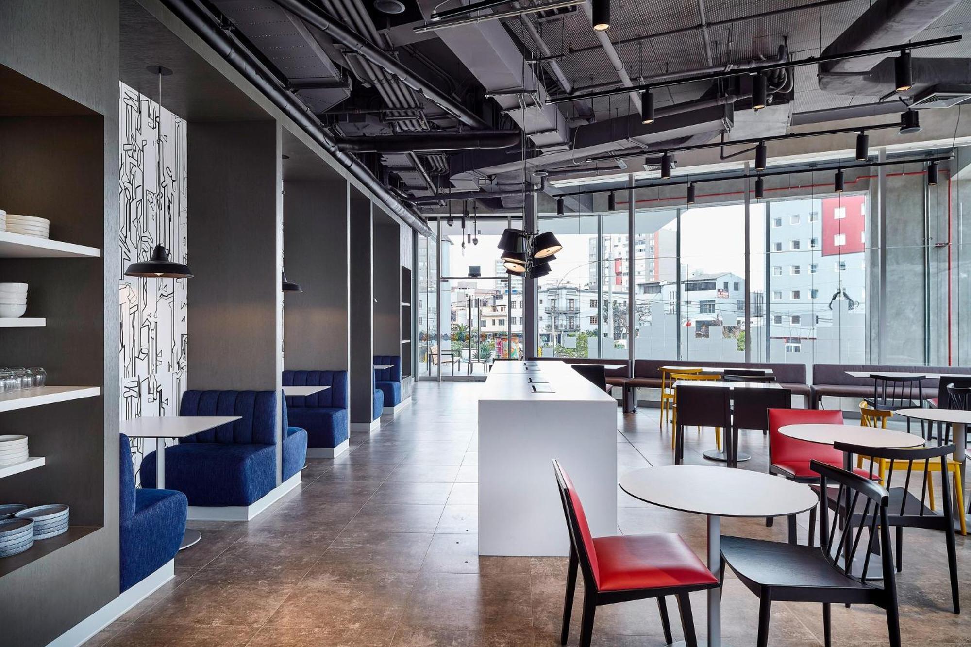 Aloft Miraflores Hotel 4*