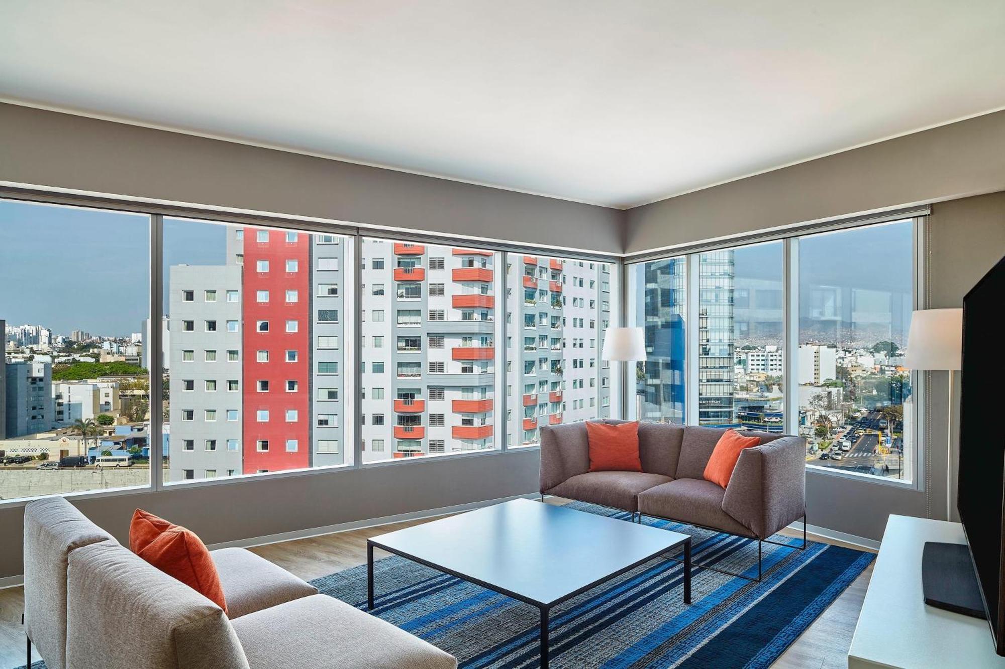 Aloft Miraflores 4*